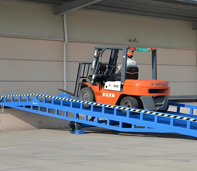 钟楼移动式卸货平台（叉车用）